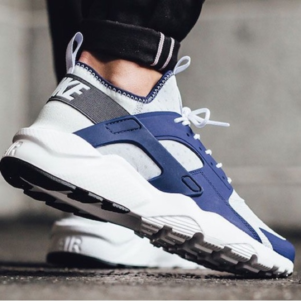 NIKE 💙 Huarache Run Ultra - Size 10.5